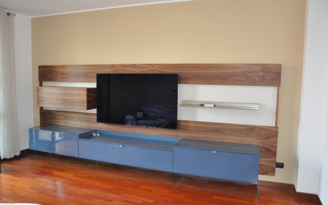 Parete soggiorno moderna in noce e laccato lucido