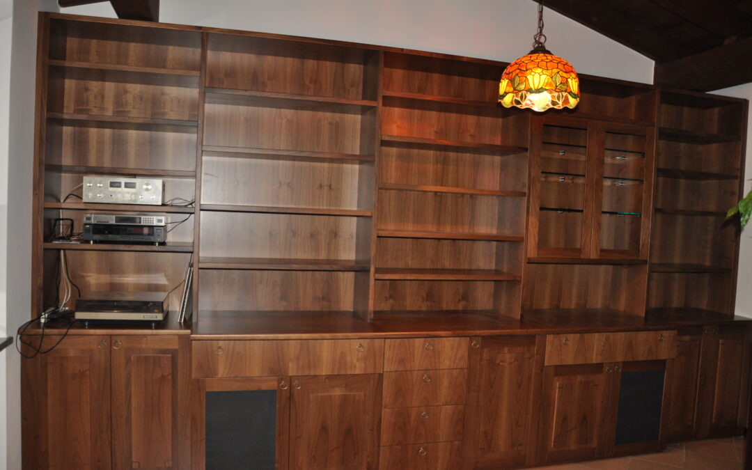 Libreria e mobile soggiorno in noce massello