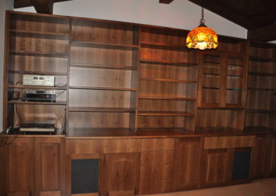 Libreria e mobile soggiorno in noce massello