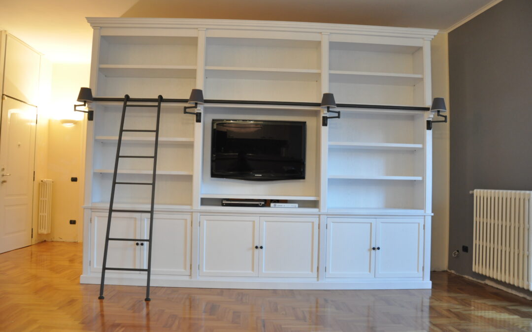 libreria su misura in legno laccato bianco