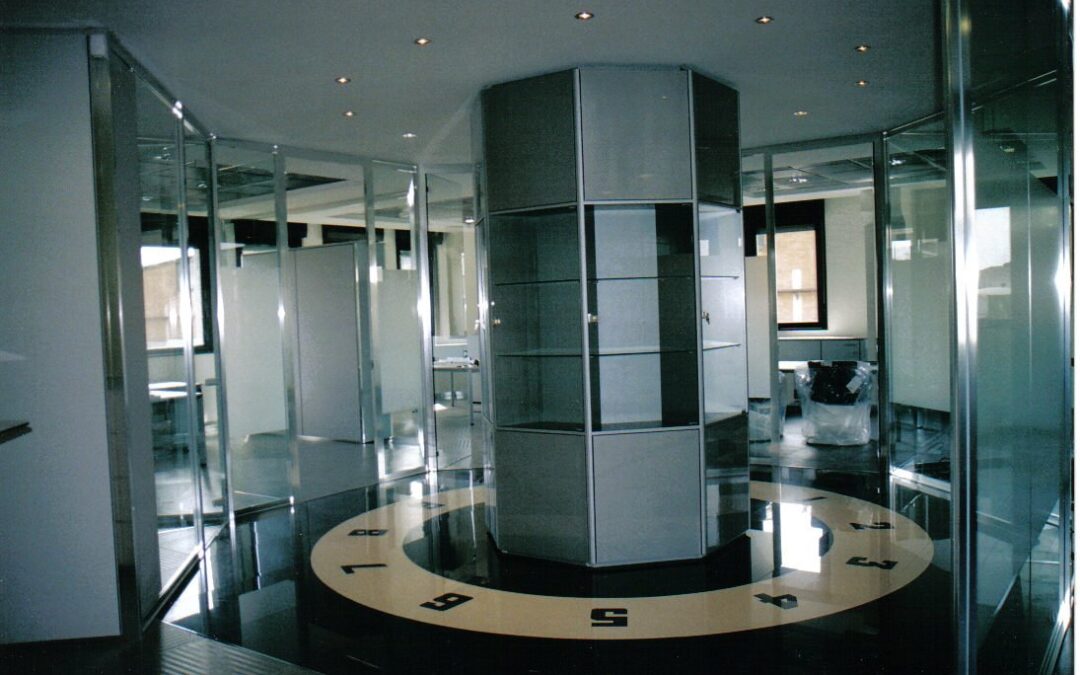 Vetrina espositiva centrale su misura